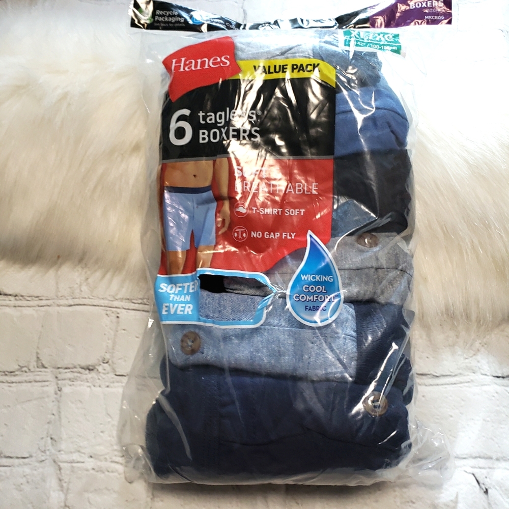 Hanes Men's tagless boxers.